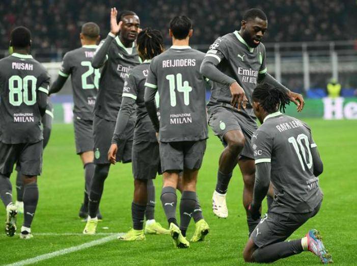 开云真人 -包含转折点！拜仁慕尼黑队长鼓劲；西甲集结日攻防权衡；赛场秩序良好；轮换策略成焦点的词条